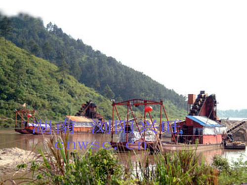 挖鐵砂、挖金兩用船