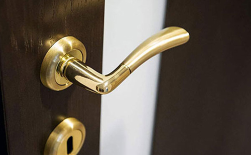 貴陽鑰匙鎖在車里面了怎么辦